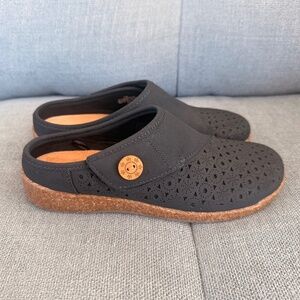 NWOT - Earth Origins Slip On Clogs
